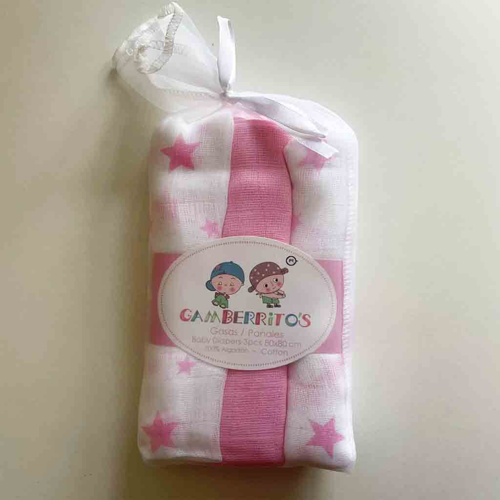 Comprar pack de 3 gasas para bebés. Color rosa sólido y dos de ellas estampadas con estrellas rosas sobre blanco.
