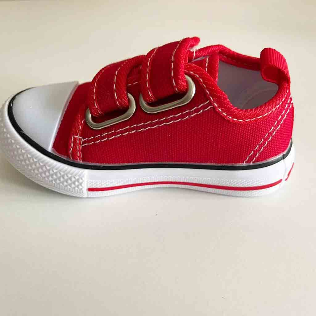 Detalle lateral y suela de zapatillas de lona con velcro para bebé niño o niña. Marca Bubble Bobble. Color rojo.