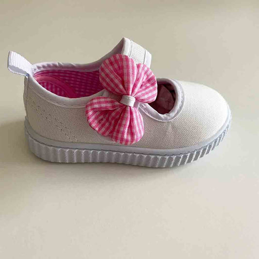 Comprar zapatillas para bebés niñas. Lazo y velcro. Primavera-Verano. Marca Bubble Bobble. Color blanco.