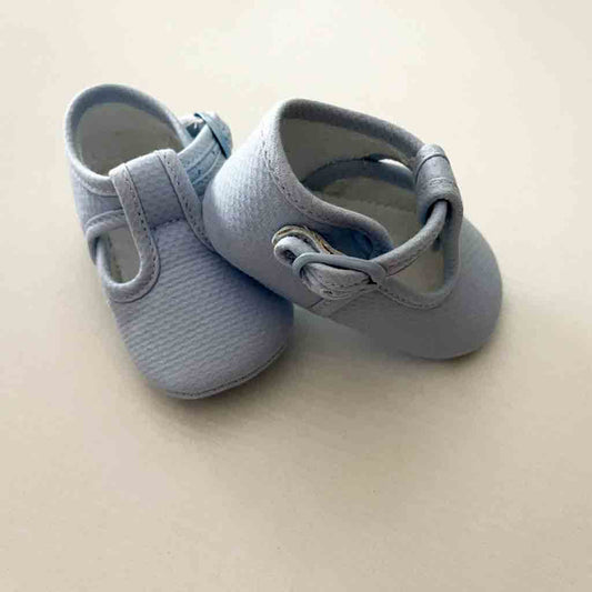 Comprar sandalias para bebé y recién nacido niño. Primavera-Verano. Tejido piqué. Marca Cuquito. Color azul celeste.