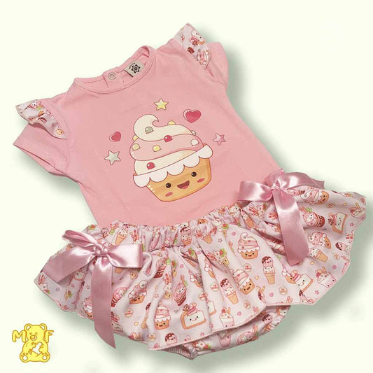 Comprar conjunto de algosón con falda cubrepañal para bebé niña. Color rosa. Marca Petit cie. Temporada Primavera-verano.