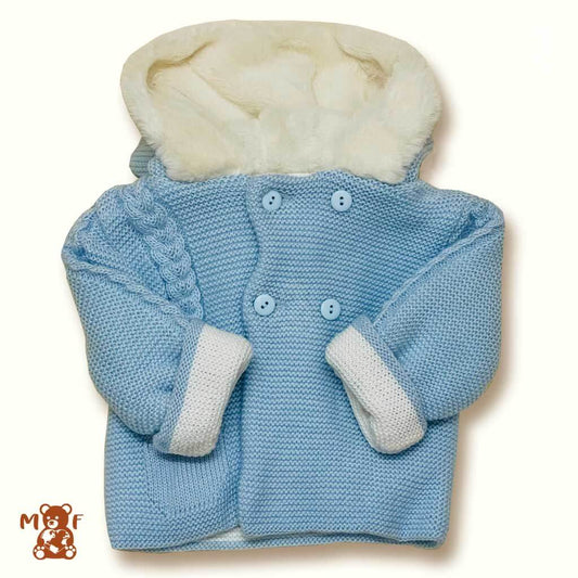 Comprar abrigo de lana con capucha para bebés. Color celeste. Temporada otoño-invierno. 