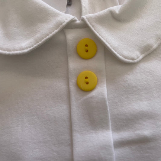 Comprar conjunto de algdón bebé niño. Detalle botones amarillo en la camiseta. Marca Alma petit. Ideal temporada Primavera-Verano.
