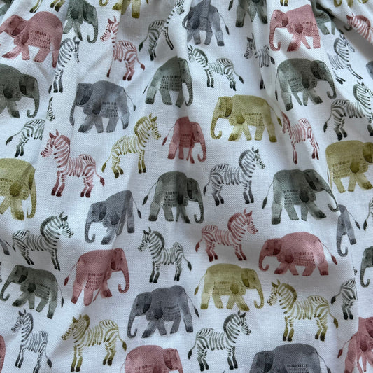 Comprar conjunto para bebé niña con estampado de elefantes y cebras. Marca Confecciones Popys. 