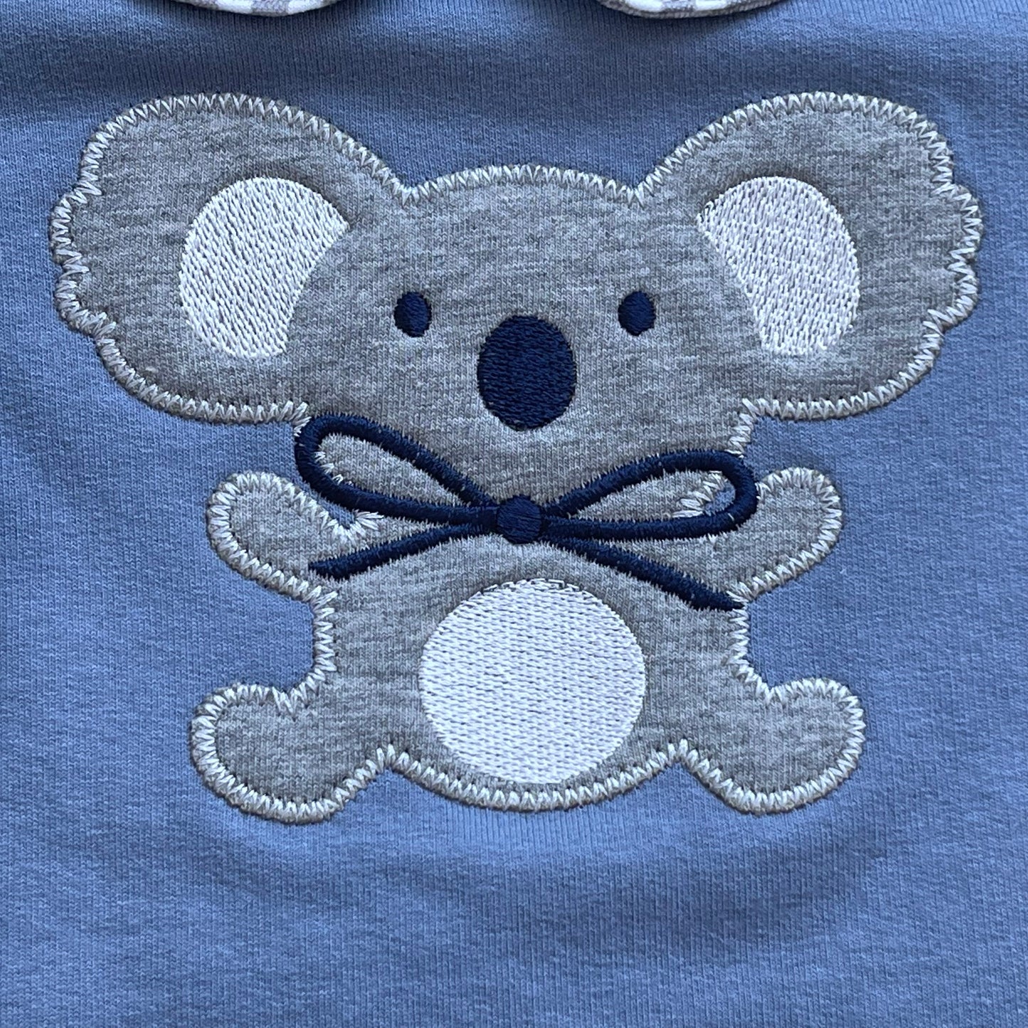 Comprar chándal para bebé niña. Detalle koala en sudadera. Color azul. Marca Alma Petit. Temporada otoño/inverno. 